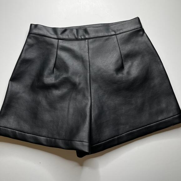 D'Mode Classix Black Pleather Skort Juniors 9 - Picture 2 of 6